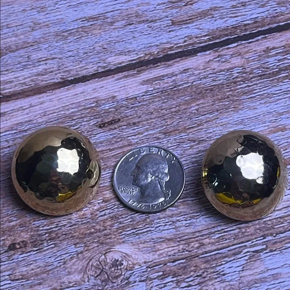 Vintage 80s 90s super chunky gold tone metal clip on earrings - Picture 6 of 6